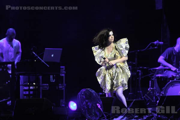 BJORK - 2007-08-26 - SAINT CLOUD - Domaine National - Grande Scene - 